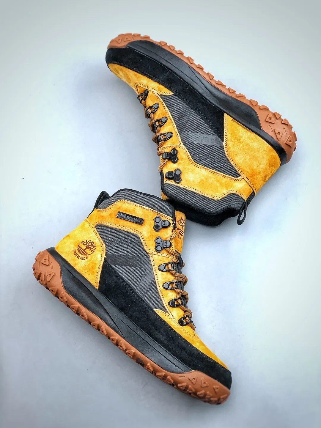 Welfare special offer 💰398 New arrival 🚀Timberland Timberland outdoor high-top casual Martin boots series Guangdong factory quality Original box original packaging The fabric is made of Italian 🇮🇹 top-grade frosted fine-grained cowhide. It is paired with anti-odor and anti-corrosion genuine leather latex insoles to give you a perfect wearing experience. High-quality and durable, a must-have for sportsmen. Specially designed to treat those who are not handsome. High-quality and first-class foot feel. Size: 39-44
